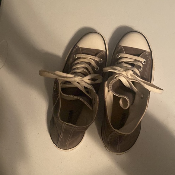 High-Top Converse - Picture 6 of 9